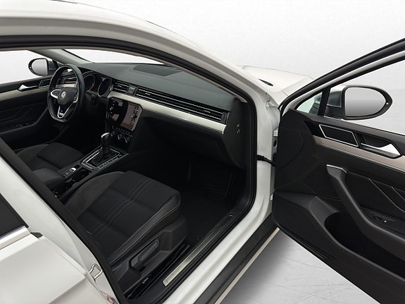 Volkswagen Passat Alltrack 24 of 30