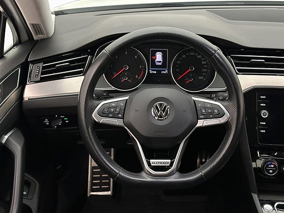 Volkswagen Passat Alltrack 10 of 30