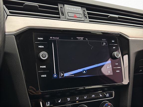 Volkswagen Passat Alltrack 18 of 30