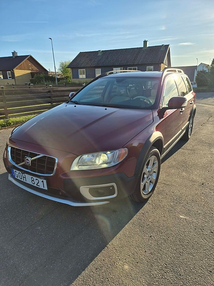 Volvo XC70 2 of 5