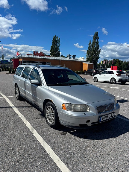Volvo V70 4 of 5