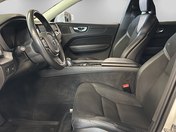 Volvo XC60 8 of 15