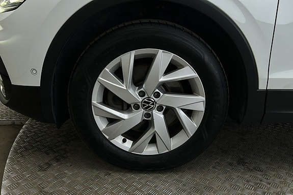Volkswagen Tiguan 12 of 25