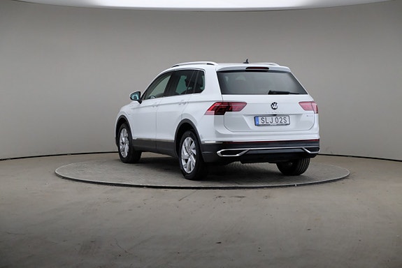 Volkswagen Tiguan 2 of 5