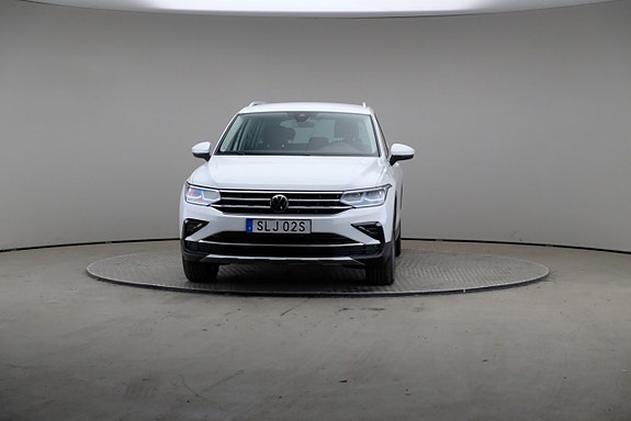 Volkswagen Tiguan 3 of 5