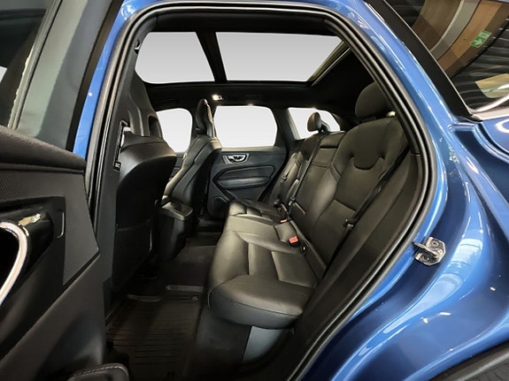 Volvo XC60 10 of 17
