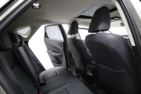 Lexus NX450h+ 16 of 24