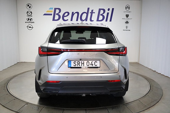 Lexus NX450h+ 8 of 24