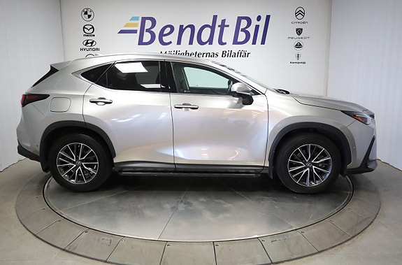 Lexus NX450h+ 13 of 24