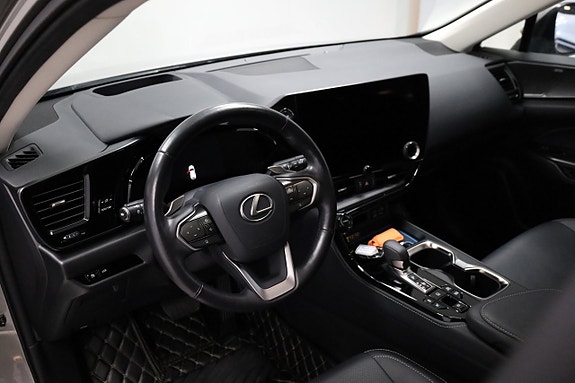 Lexus NX450h+ 5 of 24