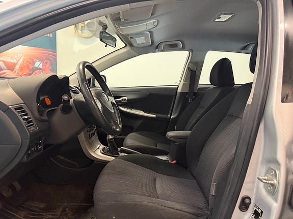 Toyota Corolla 8 of 26