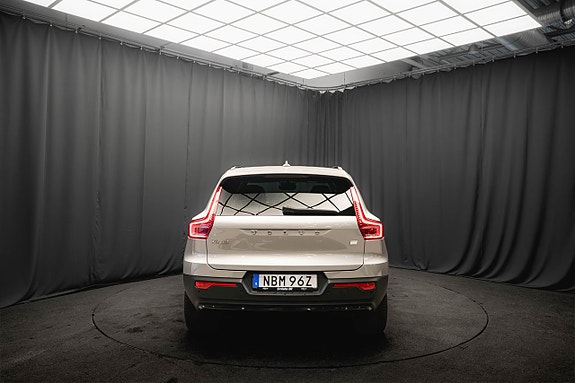 Volvo XC40 8 of 25