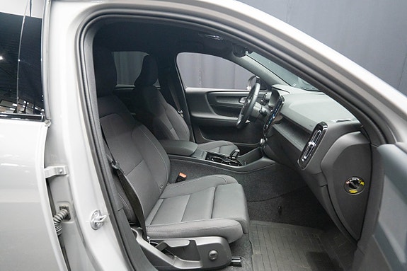 Volvo XC40 17 of 25