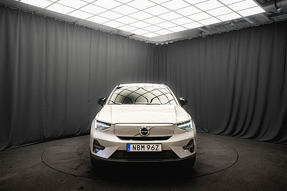 Volvo XC40 4 of 25