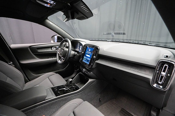 Volvo XC40 14 of 25