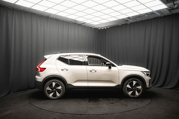 Volvo XC40 6 of 25