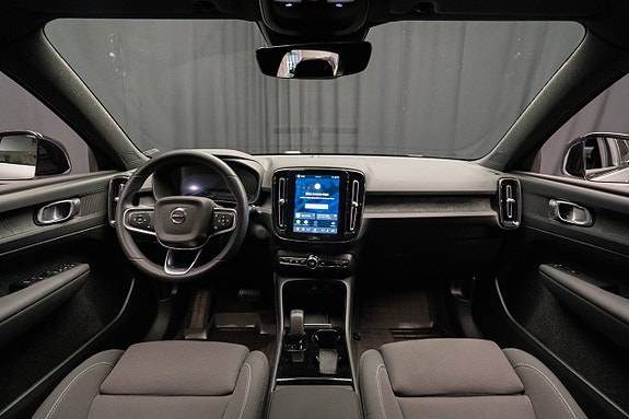 Volvo XC40 13 of 25