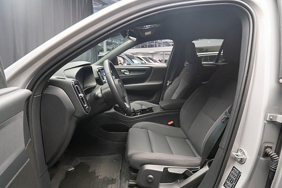 Volvo XC40 16 of 25