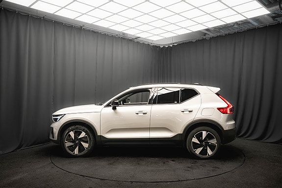 Volvo XC40 10 of 25