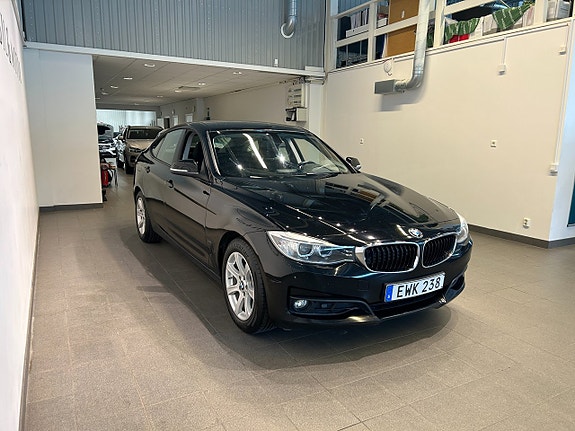 BMW 320d 4 of 5