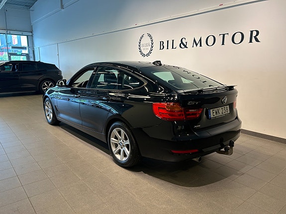 BMW 320d 2 of 5