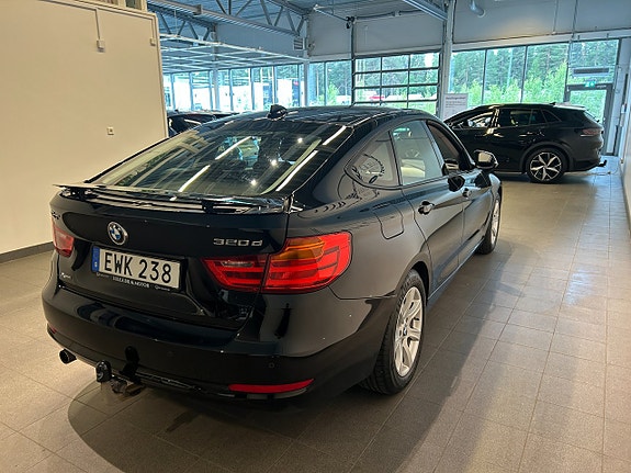 BMW 320d 3 of 5
