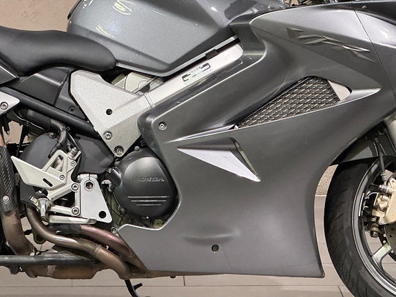 Honda VFR800 ABS 3 of 9