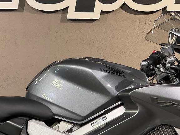 Honda VFR800 ABS 2 of 9
