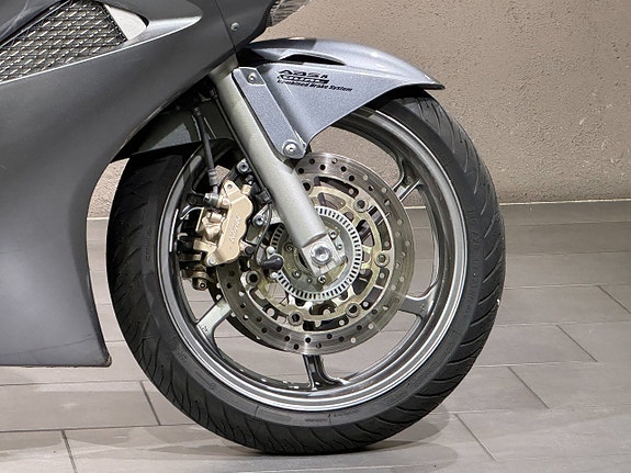 Honda VFR800 ABS 5 of 9