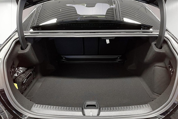 Mercedes-Benz E300 12 of 18