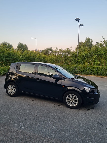 Chevrolet Aveo 2 of 5
