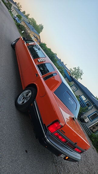 Lincoln Town Car 2 of 5