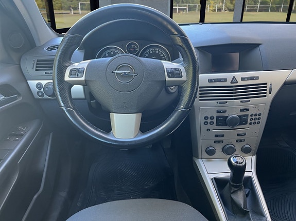 Opel Astra 10 of 17