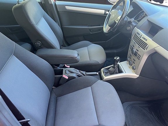 Opel Astra 12 of 17