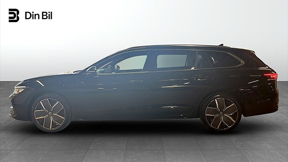 Volkswagen Passat 2 of 12