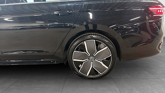 Volkswagen Passat 6 of 12