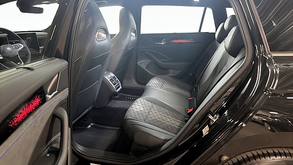 Volkswagen Passat 11 of 12