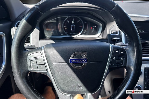 Volvo XC60 15 of 17