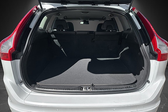 Volvo XC60 11 of 17