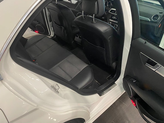 Mercedes-Benz C220 21 of 24