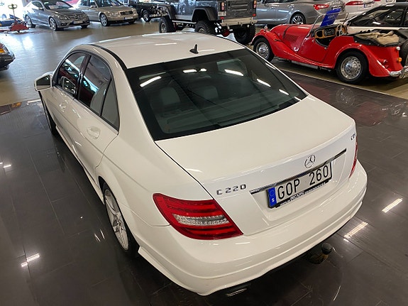 Mercedes-Benz C220 11 of 24