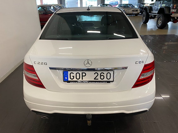 Mercedes-Benz C220 10 of 24