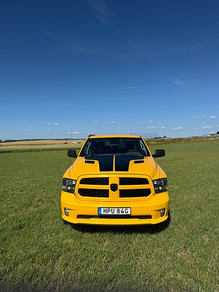 Dodge RAM 1500 2 of 5