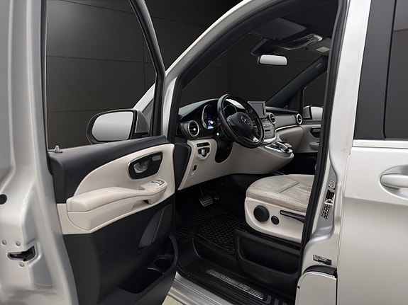 Mercedes-Benz V250 d 15 of 30