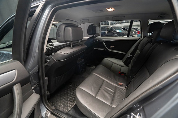 BMW 523i 13 of 18