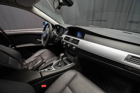 BMW 523i 11 of 18