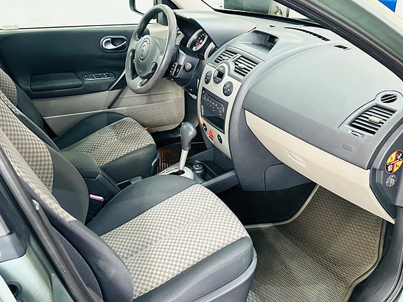 Renault Megane 12 of 16