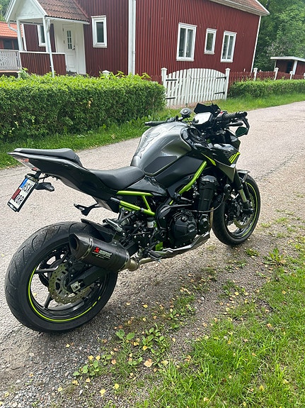 Kawasaki Z900 2 of 5