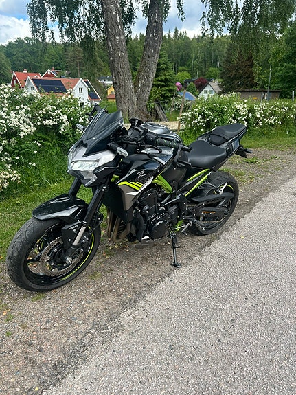 Kawasaki Z900 4 of 5