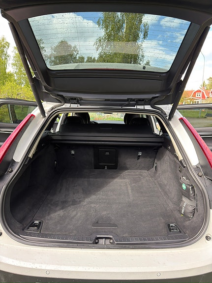 Volvo V90 Cross Country 8 of 15